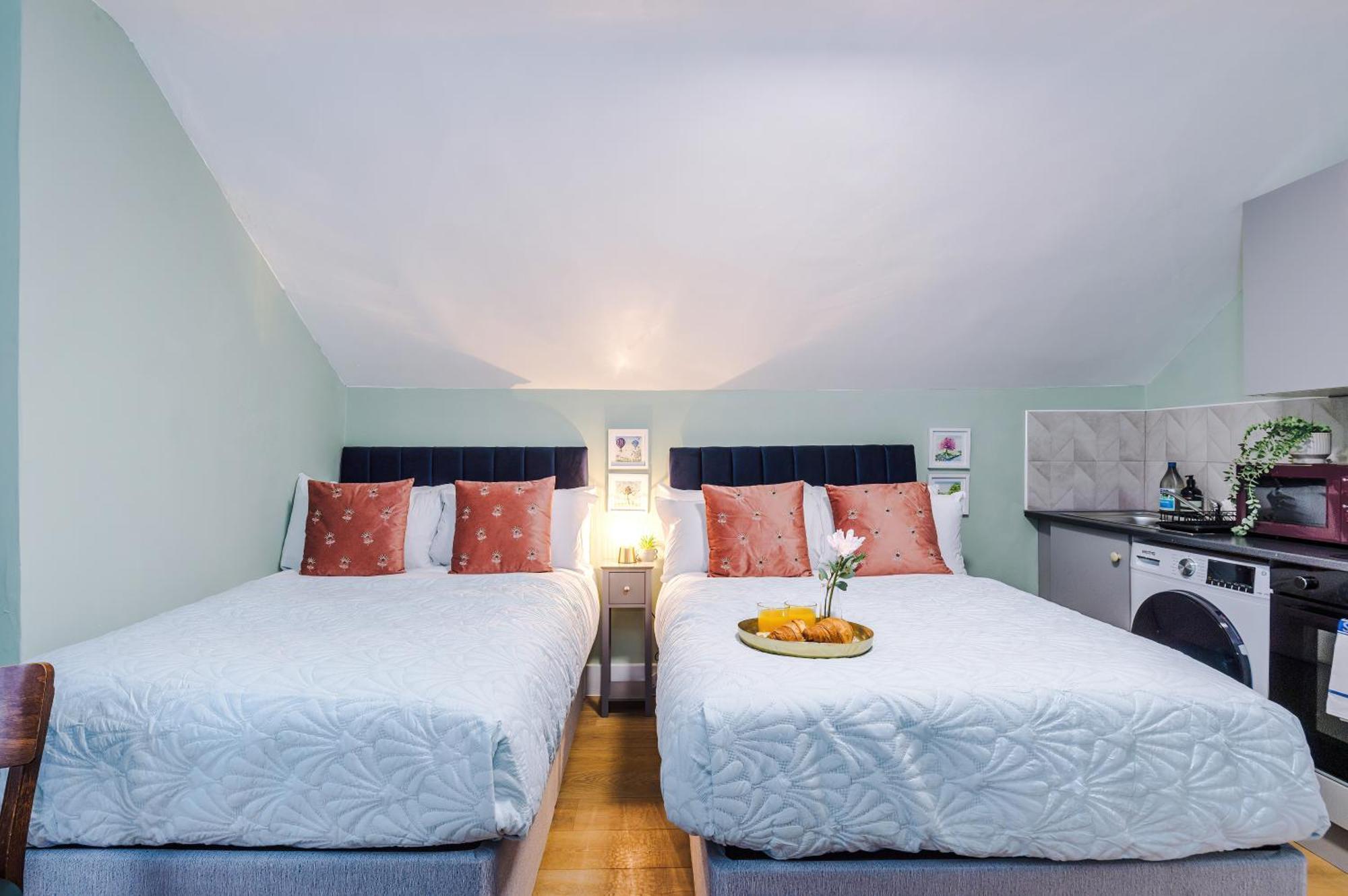 Апартаменты Victoria Park 9 - Free Parking, Wifi, Near Train Station, Free Netflix, Prime & Disneyplus