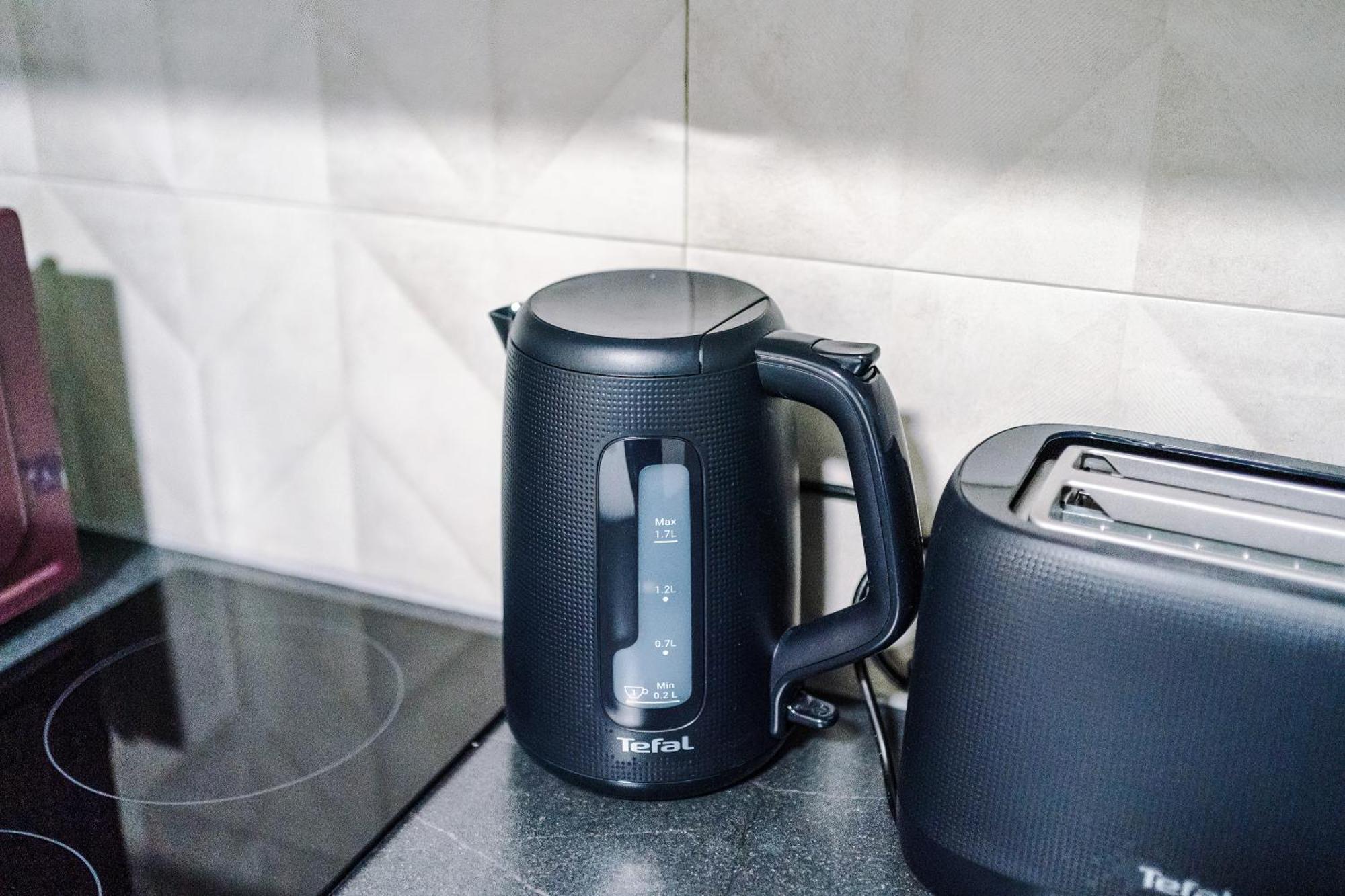Victoria Park 9 - Free Parking, Wifi, Near Train Station, Free Netflix, Prime & Disneyplus