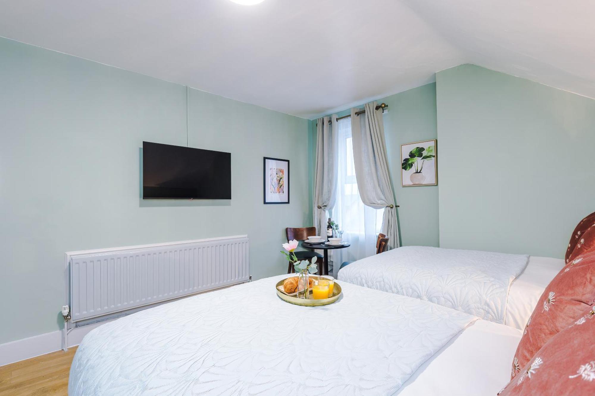 Апартаменты Victoria Park 9 - Free Parking, Wifi, Near Train Station, Free Netflix, Prime & Disneyplus